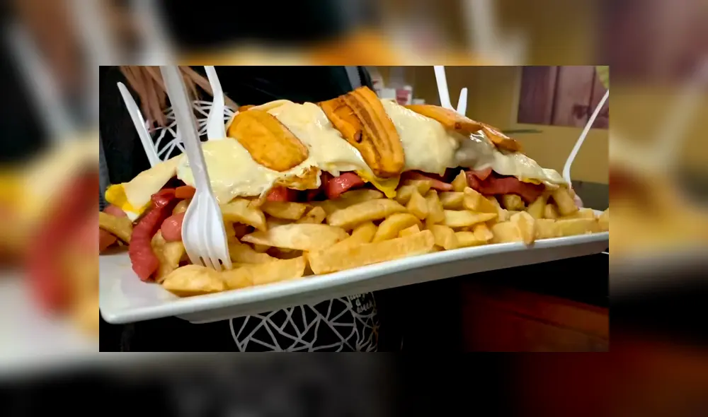 Video es viral en YouTube. Muchos intentaron devorarla sin ayuda; sin embargo, esa es una tarea casi imposible de lograr. ¿Tú podrías? Foto: Captura. Video es viral en YouTube. Muchos intentaron devorarla sin ayuda; sin embargo, esa es una tarea casi imposible de lograr. ¿Tú podrías? Foto: Captura.