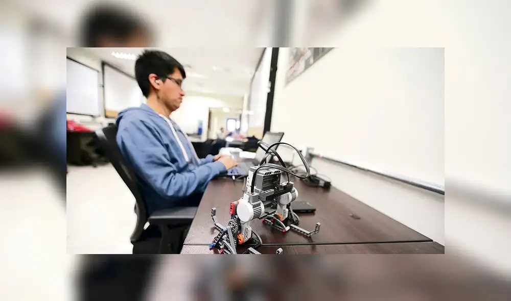 Escolares y universitarios de Arequipa son fabricantes de robots