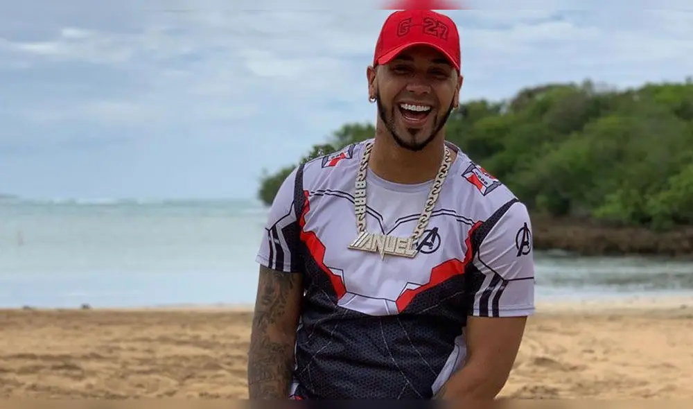 La pareja de Karol G se muestra en un lujoso auto tras el éxito en vistas de último videoclip La pareja de Karol G se muestra en un lujoso auto tras el éxito en vistas de último videoclip