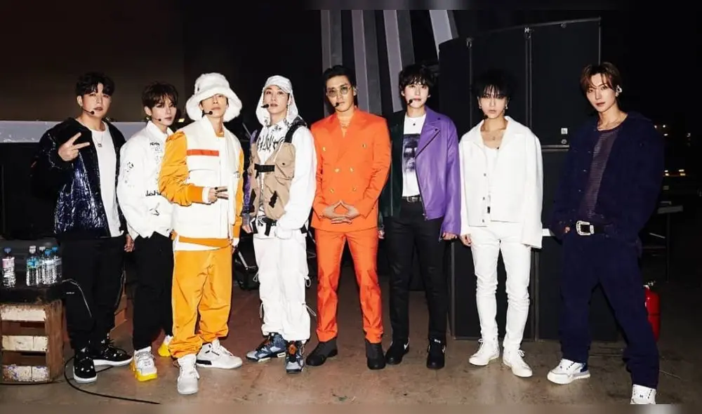 Desliza para ver más fotografías de SUPER JUNIOR.