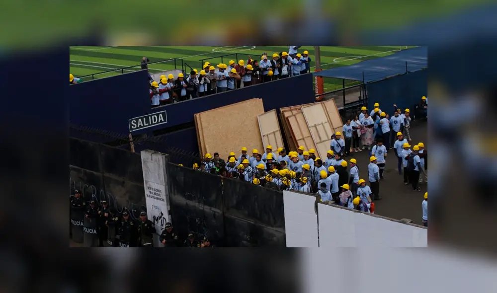 Evangélicos toman explanada de estadio de Alianza Lima [VIDEO]