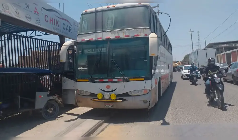 Ómnibus donando por la Sunat a Catacaos Ómnibus donando por la Sunat a Catacaos