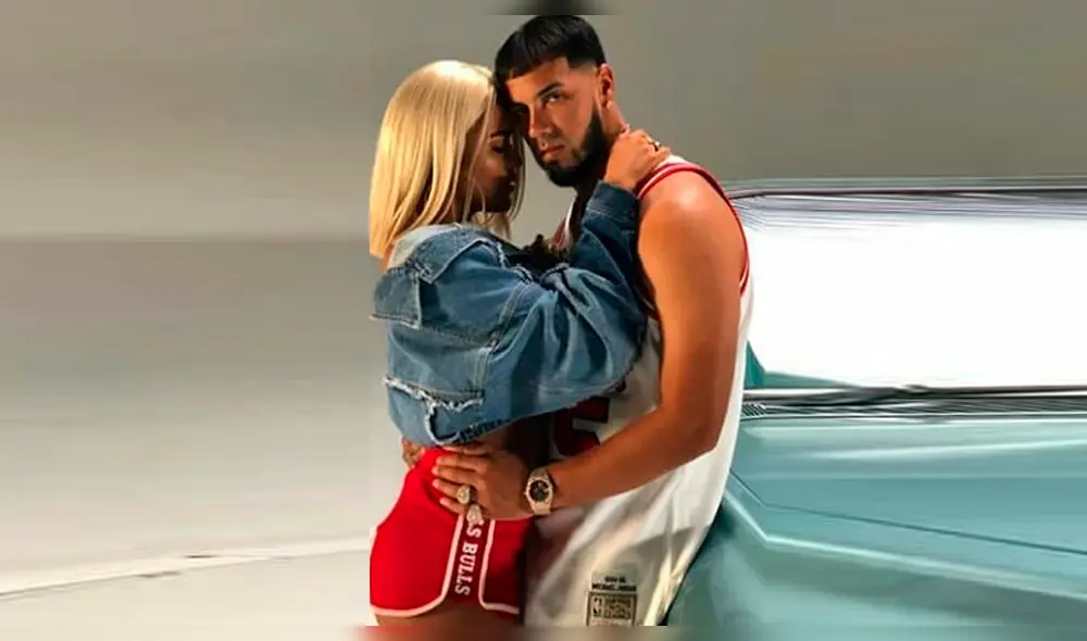 Karol G presume lujoso anillo tras anunciar boda con Anuel AA [VIDEO]