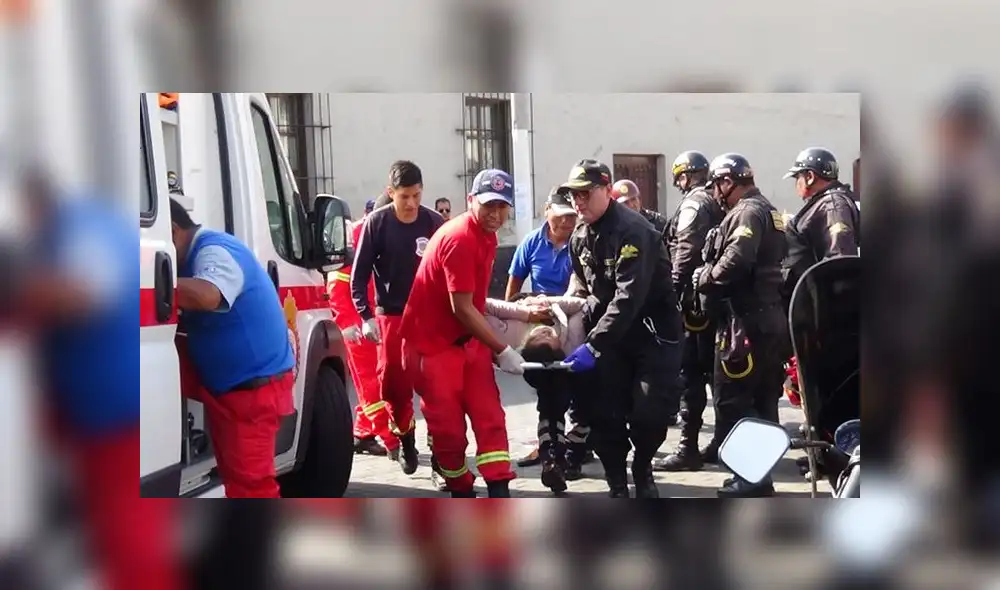 Arequipa: Mujer salva de morir luego que combi le pasó por encima
