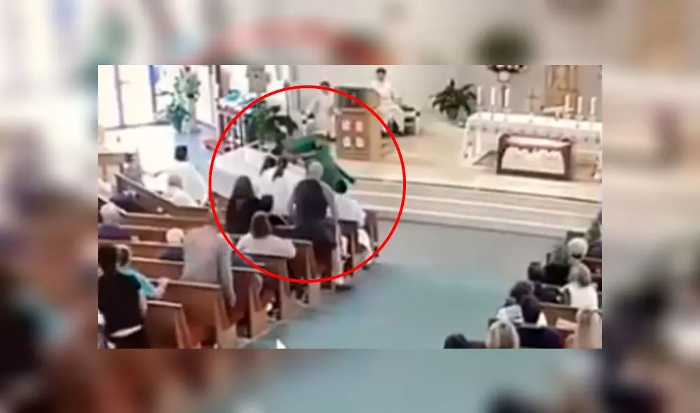 Sacerdote sufre una agresión en plena misa [VIDEO]