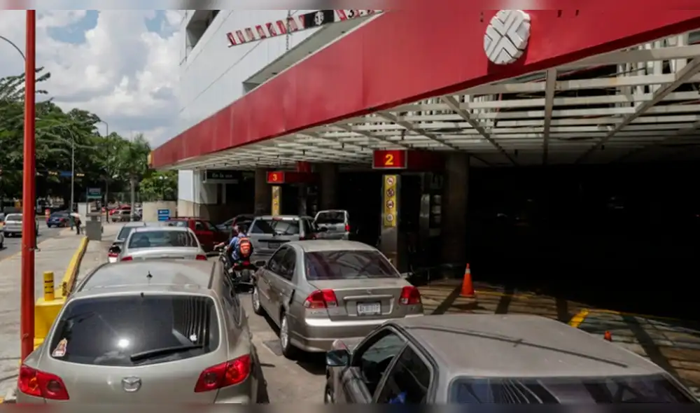 Venezuela: Trabajadores petroleros advierten que el país podría quedarse sin gasolina en un mes