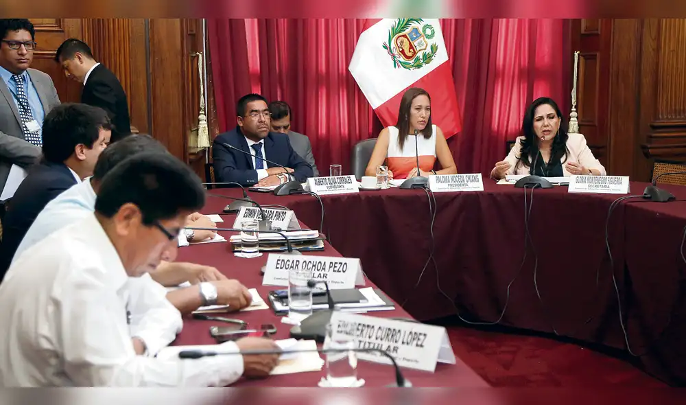 Cambian ley: 150 mil docentes contratados ganarán como nombrados Cambian ley: 150 mil docentes contratados ganarán como nombrados