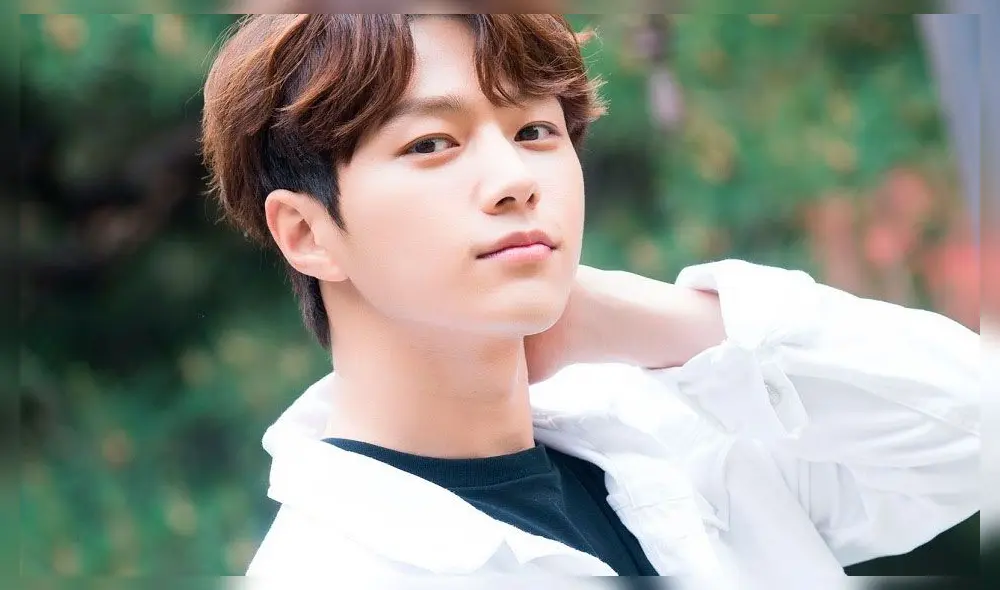 Kim Myung Soo, conocido artísticamente como L, es un cantante, bailarín, modelo y actor surcoreano, nacido el 13 de marzo de 1992.