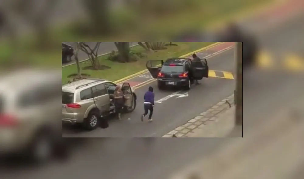 Surco: Marcas armados asaltan a mujer y le arrebatan al menos 15 mil soles [VIDEO]