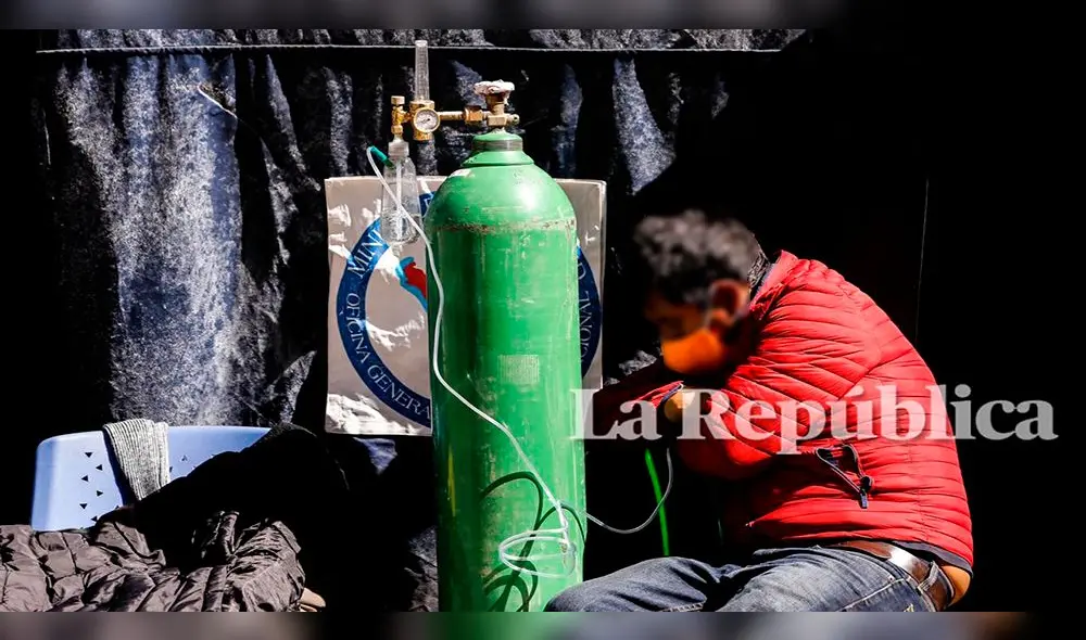 Pacientes esperan horas en ser atendidos por personal de salud. Pacientes esperan horas en ser atendidos por personal de salud.