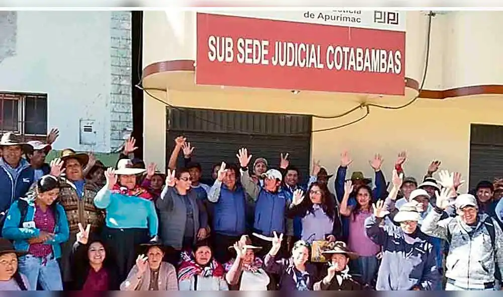 Celebración. Familiares y acusados tras recibir sentencia en Sub Sede Judicial de Apurímac.