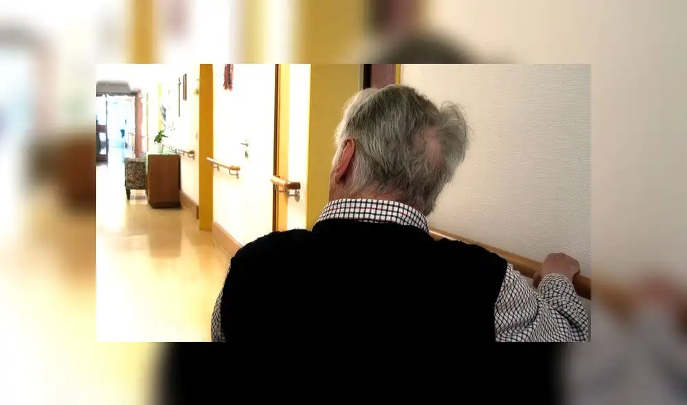 Joven estafa a anciano con alzheimer y le roba más de 16,000 dólares [VIDEO]