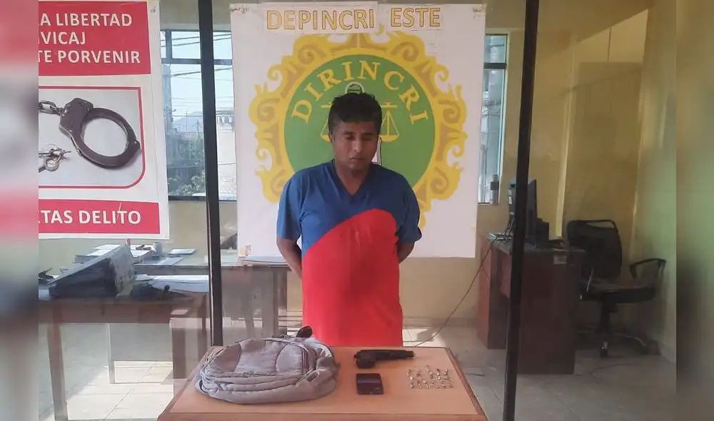 El detenido portaba una mochila con 28 ketes con Pasta Básica de Cocaína y una réplica de arma de fuego.