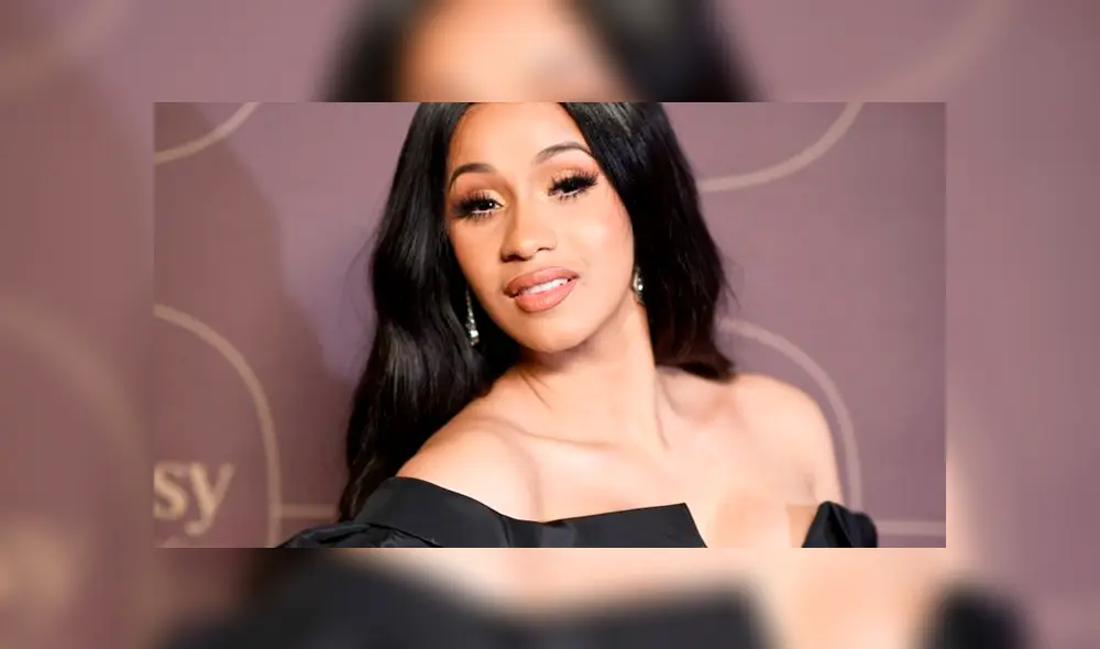 Desliza las imágenes para ver el inesperado resultado de Google Translate que arrojó con el nombre de Cardi B.