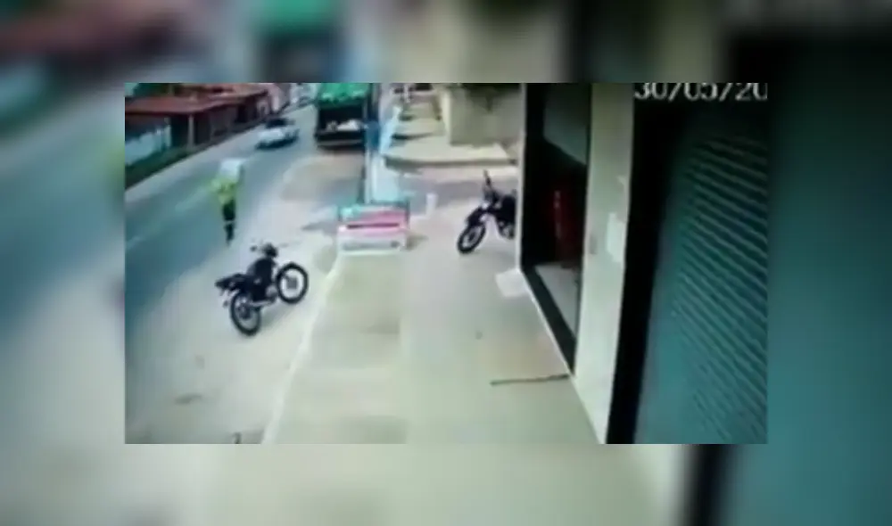 Desliza para ver los detalles del video viral publicado en Facebook. Foto: Captura.