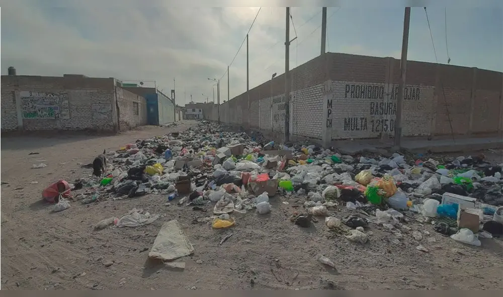 Se acumula basura en exteriores de mercado 9 de Octubre. Se acumula basura en exteriores de mercado 9 de Octubre.