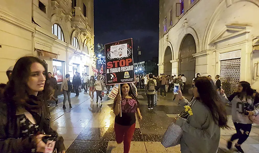 Rechazo. Las protestas se multiplicaron en las diversas sedes de la cadena McDonald's. Rechazo. Las protestas se multiplicaron en las diversas sedes de la cadena McDonald's.