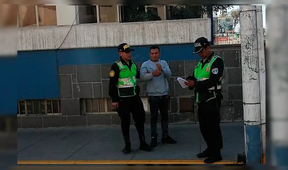 Policías lo capturan por Cercado de Arequipa. Fuente: Diario Correo. Policías lo capturan por Cercado de Arequipa. Fuente: Diario Correo.