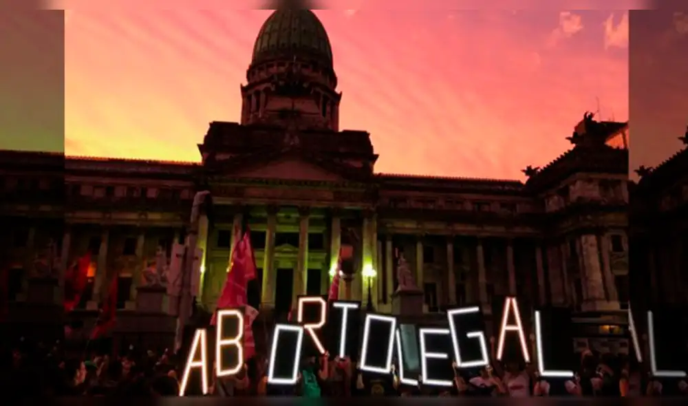 Vigilia dividida en Argentina acompaña la votación de la ley del aborto [FOTOS]