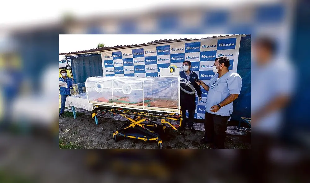 Seguro. Con camilla se puede trasladar a enfermos con el virus con seguridad para que personal médico no se contagie.