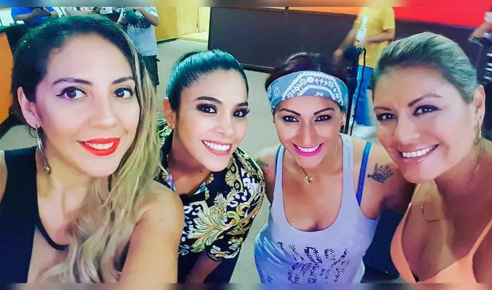 El reencuentro de Agua Bella por el concierto de aniversario de Maricarmen Marín [VIDEO]