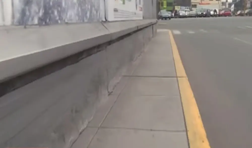 Vecinos piden el retiro de la estructura publicitaria. Vecinos piden el retiro de la estructura publicitaria.