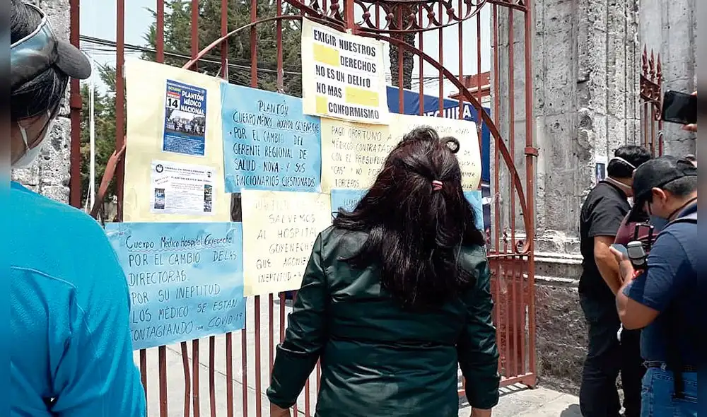 reclamo. Trabajadores del Goyeneche salieron a protestar.