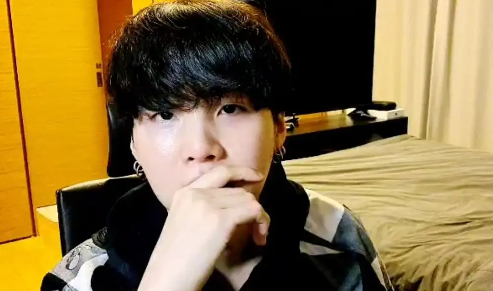 Desliza para ver más fotos de Suga de BTS. Foto: V Live