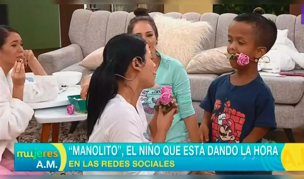 El pequeño ‘Manolito’ le robó un beso a Magdyel Ugaz en vivo [VIDEO]