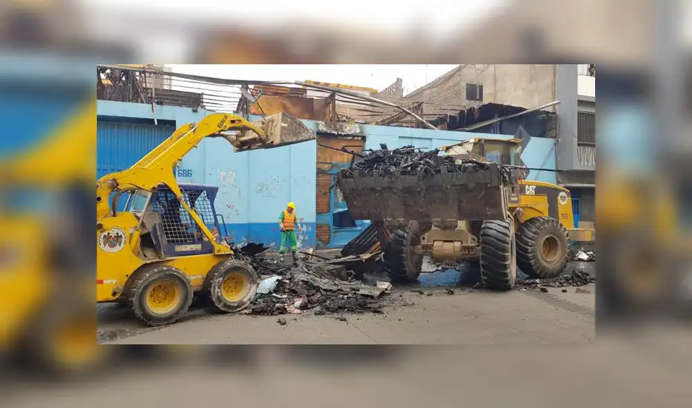 El incendio se habría originado producto de trabajos de soldadura. (Foto: Cristhian Moreno / La República) El incendio se habría originado producto de trabajos de soldadura. (Foto: Cristhian Moreno / La República)