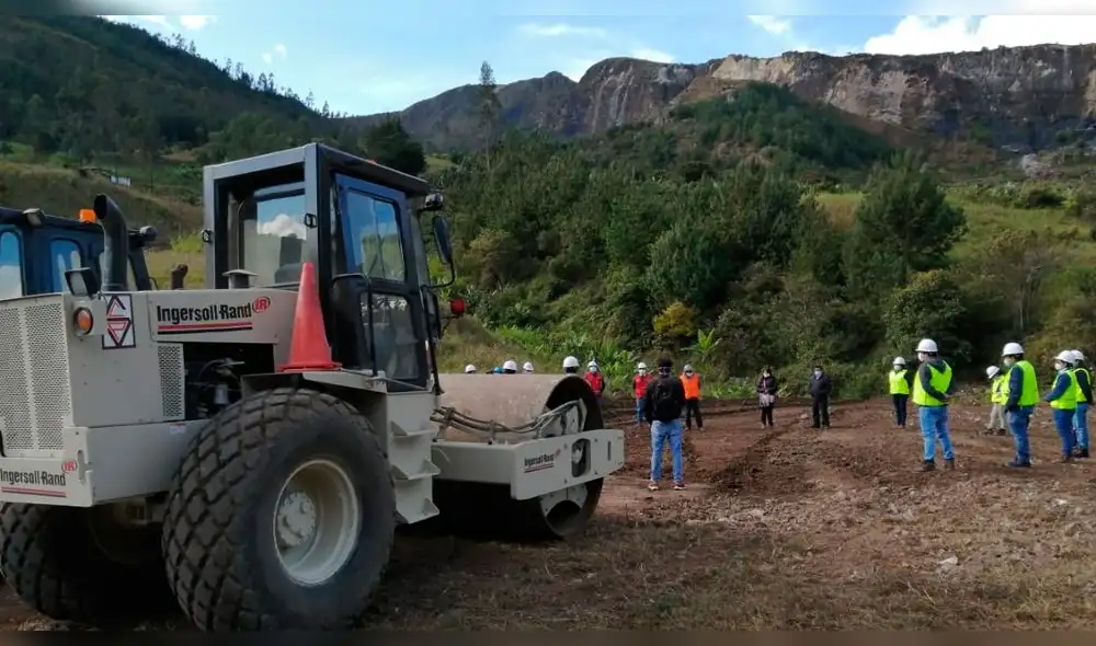Construcción de carretera Bambamarca-Marañón