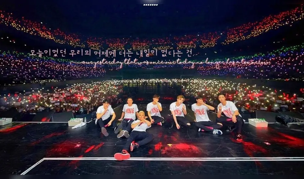 BTS se toma fotografías con sus fans durante sus conciertos.