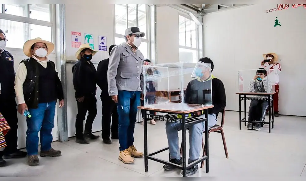 Maestros y escolares son sometidos a controles para prevenir la COVID-19. Foto: GRA Maestros y escolares son sometidos a controles para prevenir la COVID-19. Foto: GRA