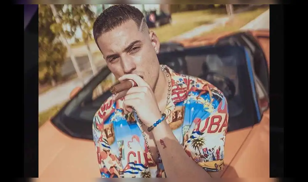 Mayra Goñi y popular cantante son captados en romántico encuentro [VIDEO]