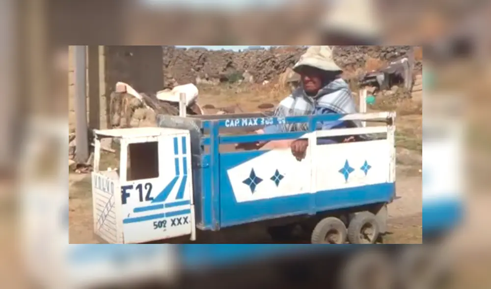 Andrea Mamani, es una abuelita de 94 años, que se trasladaba en un camión de juguete de su casa a la ciudad para cobrar el bono.