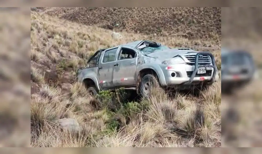 Arequipa: Dos regidores se salvan de morir en despiste de camioneta 
