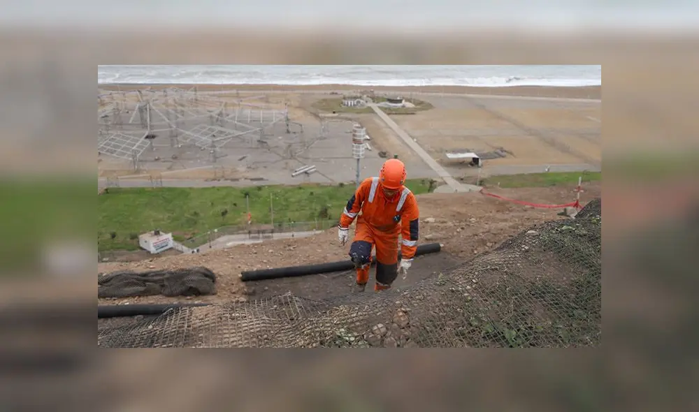 Instalación viene siendo supervisada por personal especializado en trabajos verticales. (Foto: Municipalidad de Lima)