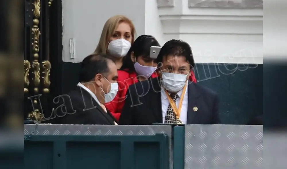 Richard Swing a su salida del Congreso de la República. Foto: Jorge Cerdán / La República.