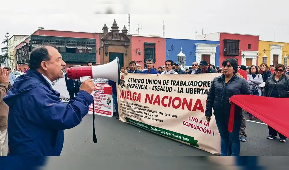 Congresistas recomiendan a sus familiares para trabajar en EsSalud
