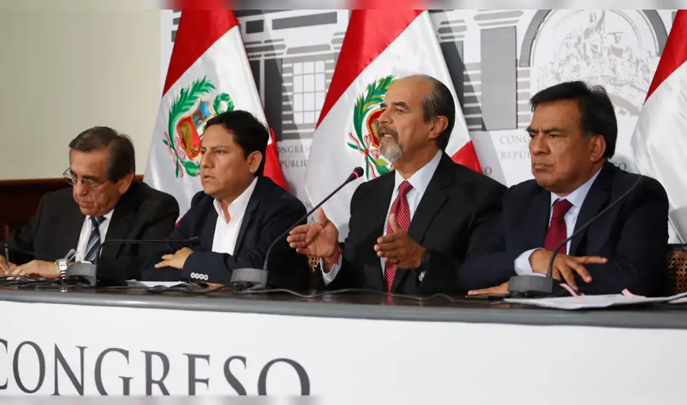 Apra pide a Pedro Chávarry dar un paso al costado como fiscal de la Nación Apra pide a Pedro Chávarry dar un paso al costado como fiscal de la Nación