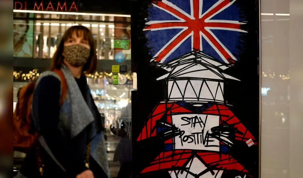A Venezuelan indigenous refugee mother and son rest at the Pintolandia shelter in the city of Boa Vista, Roraima, Brazil, on February 24, 2018. - According with local authorities, around one thousand refugees are crossing the Brazilian border each day from Venezuela. With the constant influx of Venezuelan immigrants, most are living in shelters and the streets of Boa Vista and Pacaraima cities, looking for work, medical care and food. Most are legalizing their status to stay and live in Brazil. (Photo by Mauro PIMENTEL / AFP) A Venezuelan indigenous refugee mother and son rest at the Pintolandia shelter in the city of Boa Vista, Roraima, Brazil, on February 24, 2018. - According with local authorities, around one thousand refugees are crossing the Brazilian border each day from Venezuela. With the constant influx of Venezuelan immigrants, most are living in shelters and the streets of Boa Vista and Pacaraima cities, looking for work, medical care and food. Most are legalizing their status to stay and live in Brazil. (Photo by Mauro PIMENTEL / AFP)