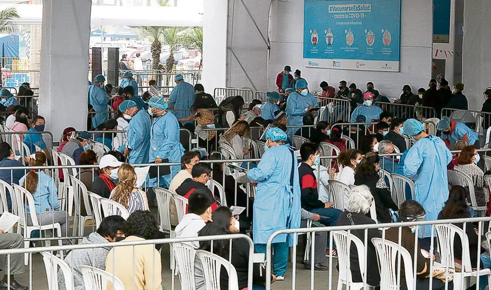 Su dosis. La inmunización no se detiene. Hasta ayer, más de 18 millones de personas habían completado su protección. Foto: Félix Contreras / La República
