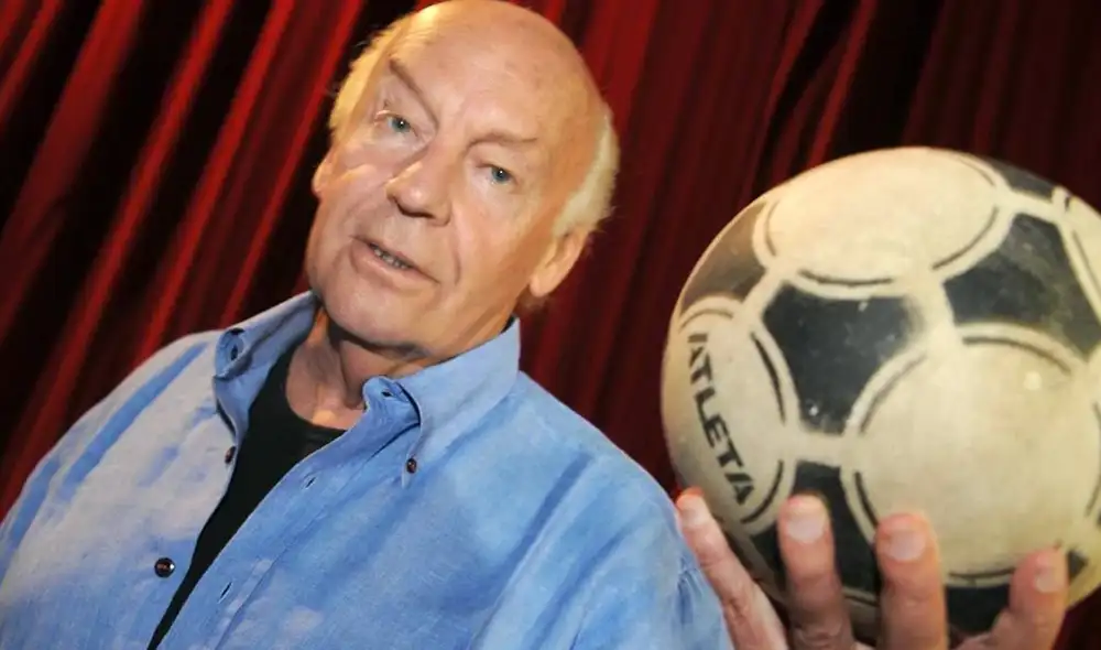 Eduardo Galeano, considerado uno de los intelectuales latinoamericanos más influyentes del siglo XX, fue también un ferviente hincha del fútbol. Foto: La pelota no dobla. Eduardo Galeano, considerado uno de los intelectuales latinoamericanos más influyentes del siglo XX, fue también un ferviente hincha del fútbol. Foto: La pelota no dobla.