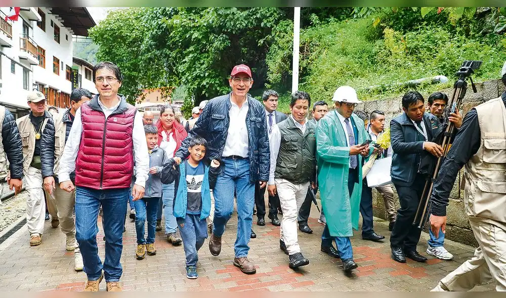 INSPECCIÓN. Martín Vizcarra, ministros y gobernador Benavente se trasladaron hasta Machupicchu.