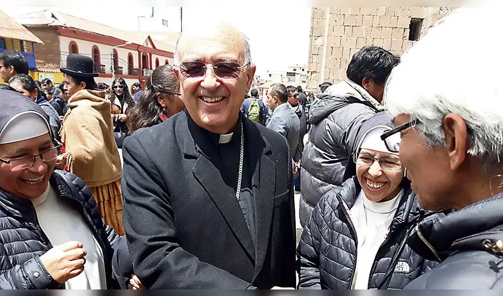 Puno: Cardenal critica contaminación del lago Titicaca