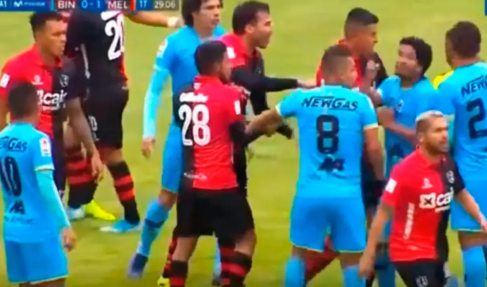 Reimond Manco perdió los papeles y casi arma una pelea en el partido. Foto: GOLPERÚ Reimond Manco perdió los papeles y casi arma una pelea en el partido. Foto: GOLPERÚ