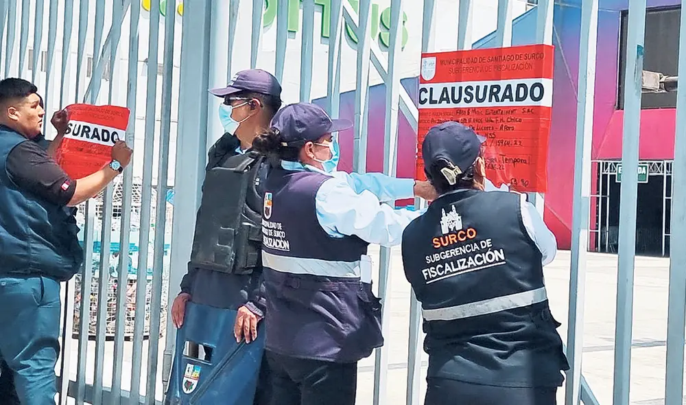 Medida. Agentes de fiscalización de Surco les cerraron el paso a los fans de Juan Luis Guerra.