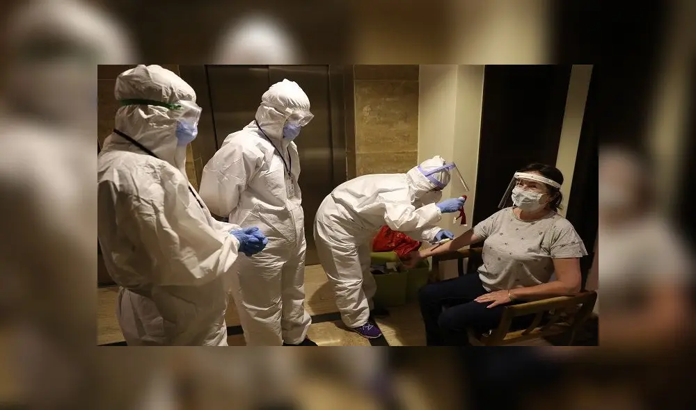 A person undergoes a COVID-19 antibody test performed by Health employees mandated by Turkish authorities, on June 15, 2020 in Ankara. - Turkish authorities started COVID-19 antibody tests on 153,000 people across the country. The tests will determine how much of the Turkish public gained immunity against the coronavirus. (Photo by Adem ALTAN / AFP) A person undergoes a COVID-19 antibody test performed by Health employees mandated by Turkish authorities, on June 15, 2020 in Ankara. - Turkish authorities started COVID-19 antibody tests on 153,000 people across the country. The tests will determine how much of the Turkish public gained immunity against the coronavirus. (Photo by Adem ALTAN / AFP)