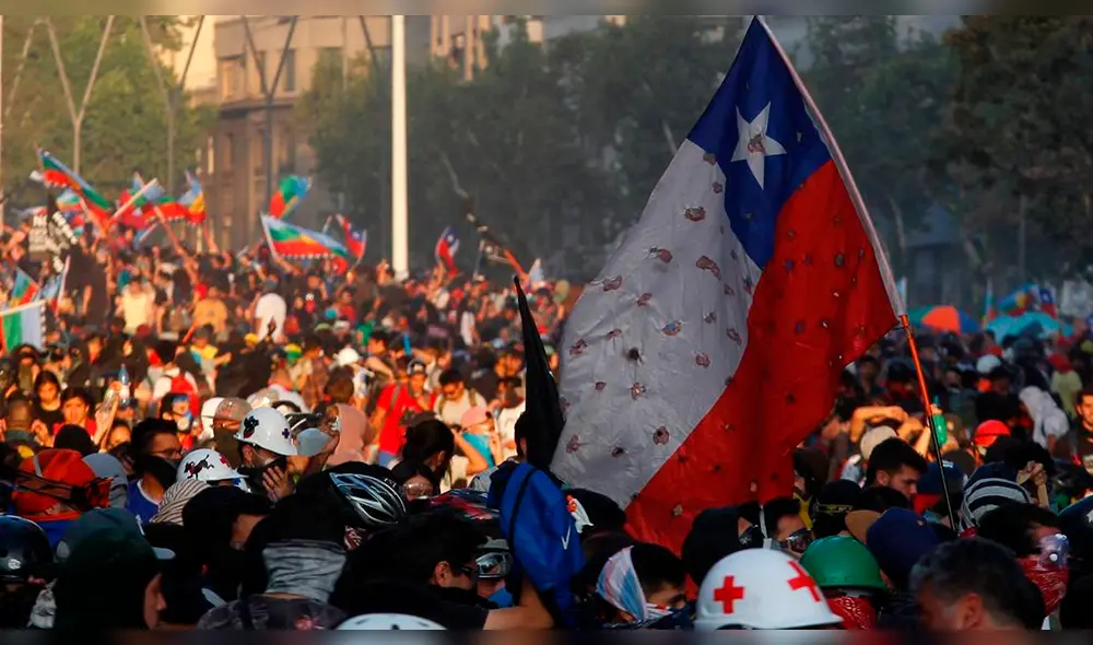 Flea se manifiesta y envía apoyo a chilenos tras protestas Flea se manifiesta y envía apoyo a chilenos tras protestas