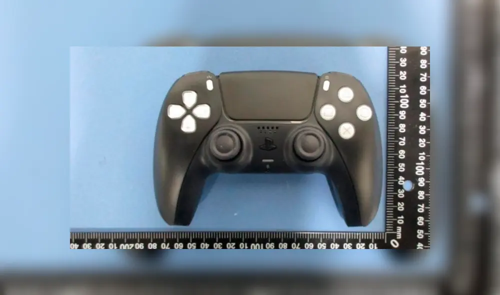 Desliza para ver cómo luciría el mando Dualsense de la PS5 en color negro. Foto: Twitter / AlexKyaw Desliza para ver cómo luciría el mando Dualsense de la PS5 en color negro. Foto: Twitter / AlexKyaw